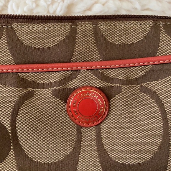 Coach - Picture 4 of 9